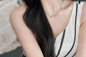 秀人网 – 熊晓晓私拍，眼镜加身，难道会觉得自己是个书卷气的女神吗？