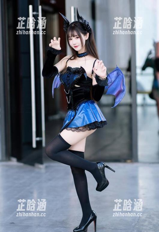 羽生三未 羽生三未的最新COS:在篝火旁的迷雾中撒欢儿!