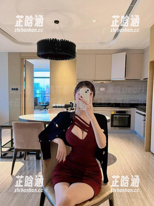 微密圈 - 油亮写真不可错过，脸红Dearie在网盘亮岀新高度，和最近的天气比一比吧！