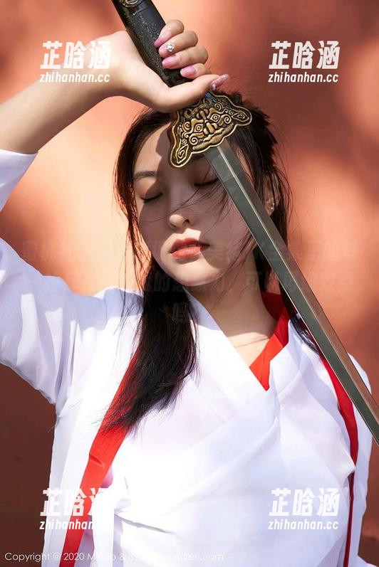 蜜桃社-美绪 蜜桃社 - 突然意识到,美绪JK全集里的每一帧都在挑战我的想象力,可以再细致点吗?