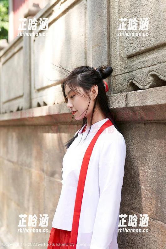 蜜桃社-韵莉娜VANILLA 蜜桃社 - 韵莉娜VANILLA的定制黑白写真,我还是没看够