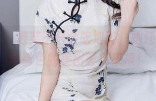 袜啵啵 – 泡芙不只会吃泡芙，她还有一整包粉色的美图等你来撩！