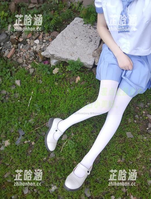 西尔酱超薄背心白色吊带袜，差点让我分心，分享一下这个夏日小美好。