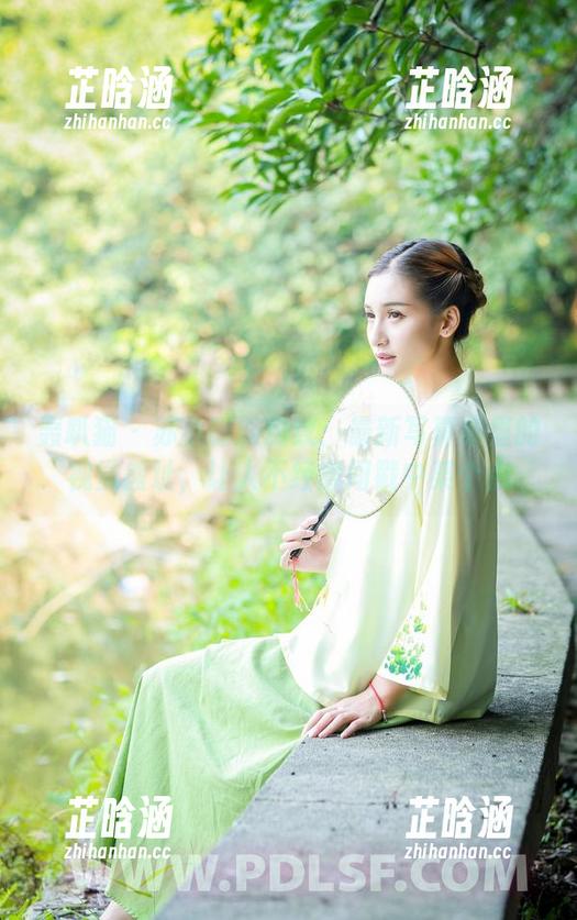 轰趴猫 - 苏小暖版豹纹：最新写真集里的视觉盛址，让人不经意间戳中某个点