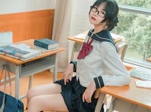 逐月Su带来的最新美图，保证让你踏入‘美脚’的新境界！