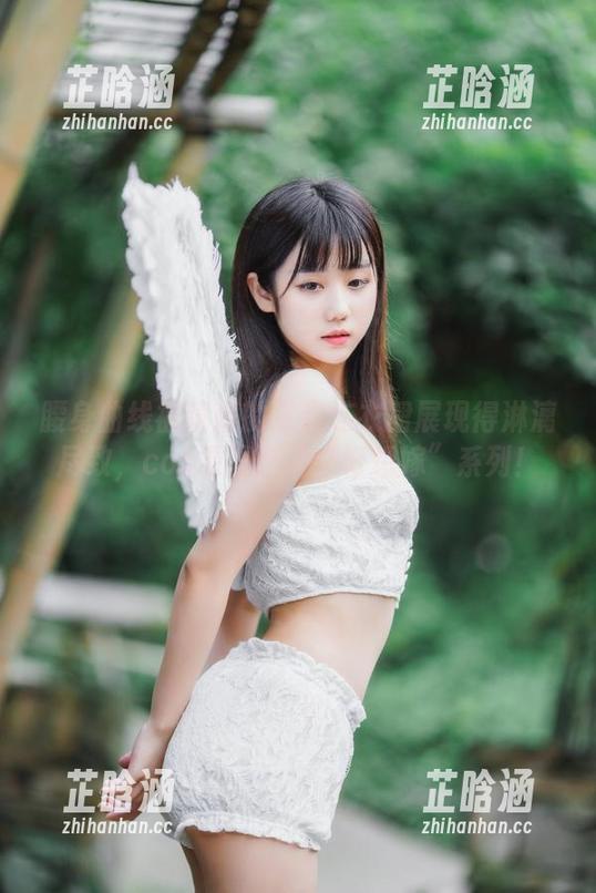镜酱 腰身曲线被镜酱的私奔连衣裙展现得淋漓尽致,cos原图真是“好想嫁”系列!