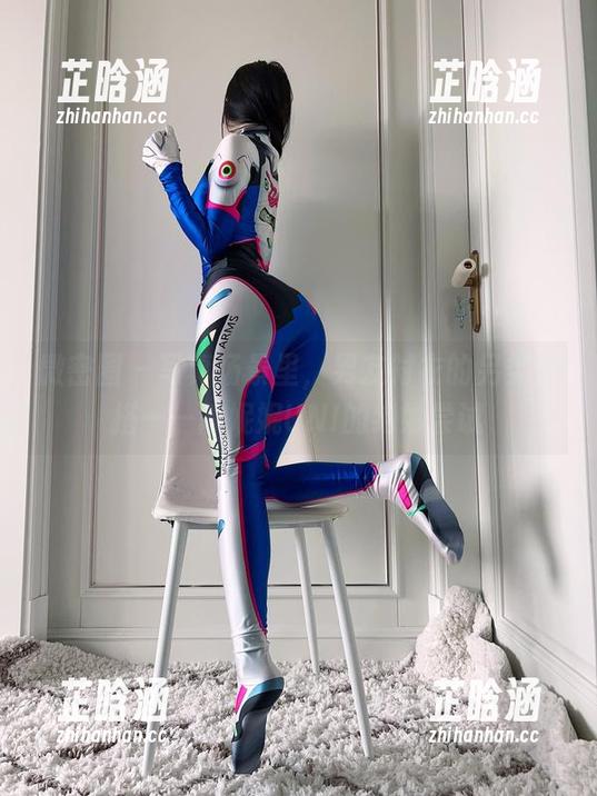 陈妮妮UNI 微密圈 - 写真场景里,男友衬衣的另类穿搭——陈妮妮UNI的绝妙尝试
