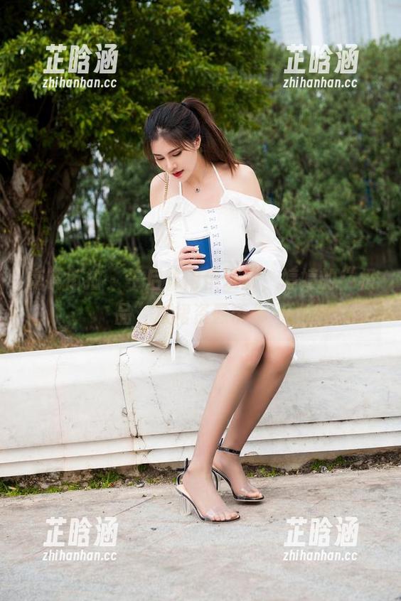 魔镜街拍-婷婷 魔镜街拍 - 午后休闲俱乐部,婷婷的“极品”灰裙资源带你飞